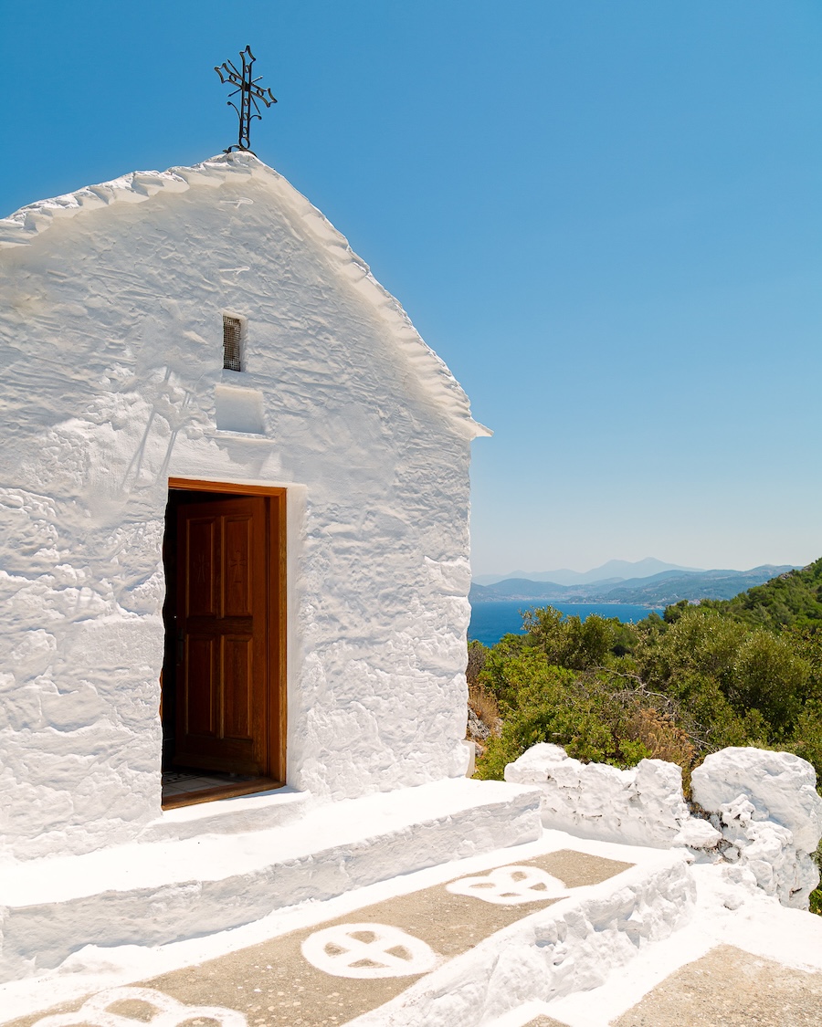 HIKING IN SAMOS profitis ilias vourliotes village (small)
